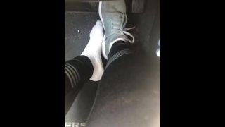 De sapatos a descalço - Bombeamento de pedal