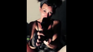 Sexy punk vrouw's eerste video