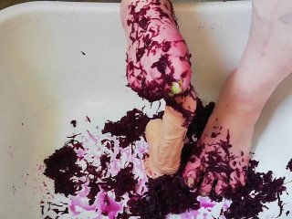 Fun with red cabbage and dildo