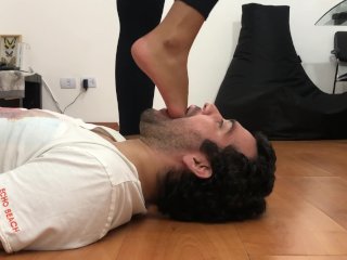 EXTREME FOOT GAGGING SIDE TO SIDE OF THE SLAVE MOUTH TO GO DEEPER. 4K