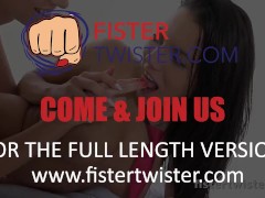 Fist Fuck Fun For Vanessa Decker - Screenshot 15 of 16 - Close Up