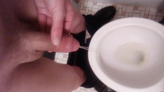 热变性女孩在我撒尿时和自己一起玩