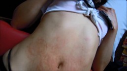 удар в живот с экстремальными шлепками болезненно в вашем красном животе ПРОМО