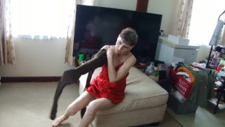 Черные сексуальные колготки, красное нижнее белье, любуюсь моими колготками, горячими и сексуальными...