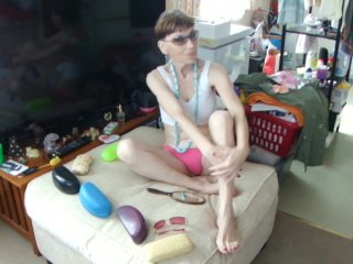 long slim legs, sexy sun glasses, erotic movie, solo female