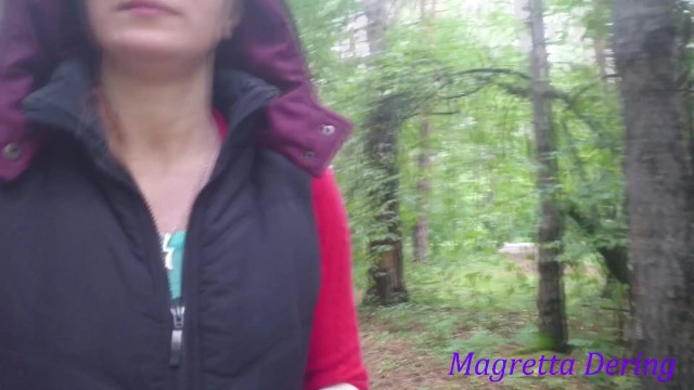 Public park nudity: Magretta Dering makes custom vid outdoors naked