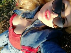 A sunny day & a gorgeous milf sunbathing in the field feeling sexy! 
