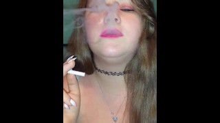 Sexy slut fuma per te 