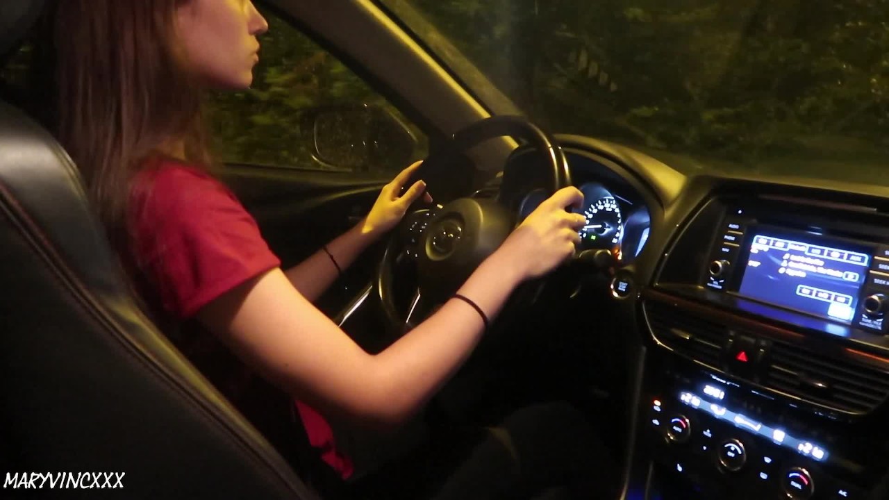Девушка за рулём не удержалась и достала дилдо - MaryVincXXX - Pornhub.com