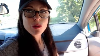 Я Мочусь На Свою Машину На Проселочной Дороге