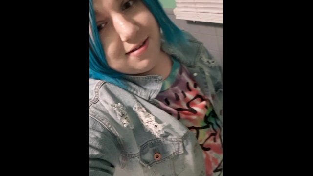 trans girl pisses for u