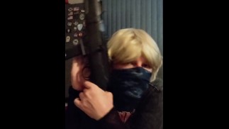 Фембой Хвастается Своим Карабином, Но Хочет, Чтобы Его Трахнули
