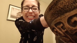 Расслабляющая мочеиспускание перед сеансом массажа.