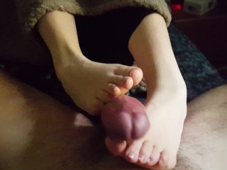 My GF gives me french FOOTJOB while she studies at Pc (CumFeet)