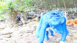Bodypinat Cosplay: Een blauwe pokemon in het wild