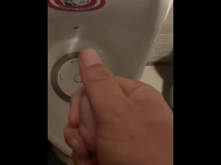 Тяжелый сквирт спермой на работе