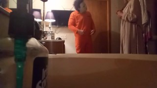 Michael Myers convence Milf a dar boquete e sexo no banheiro