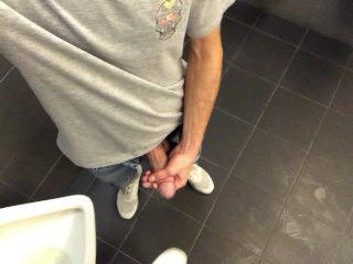 Jerking Public Wc