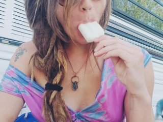 Casually enjoying a popsiclep