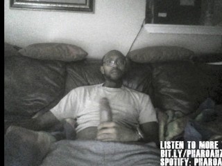 Черный мужчина кончает 3-й раз