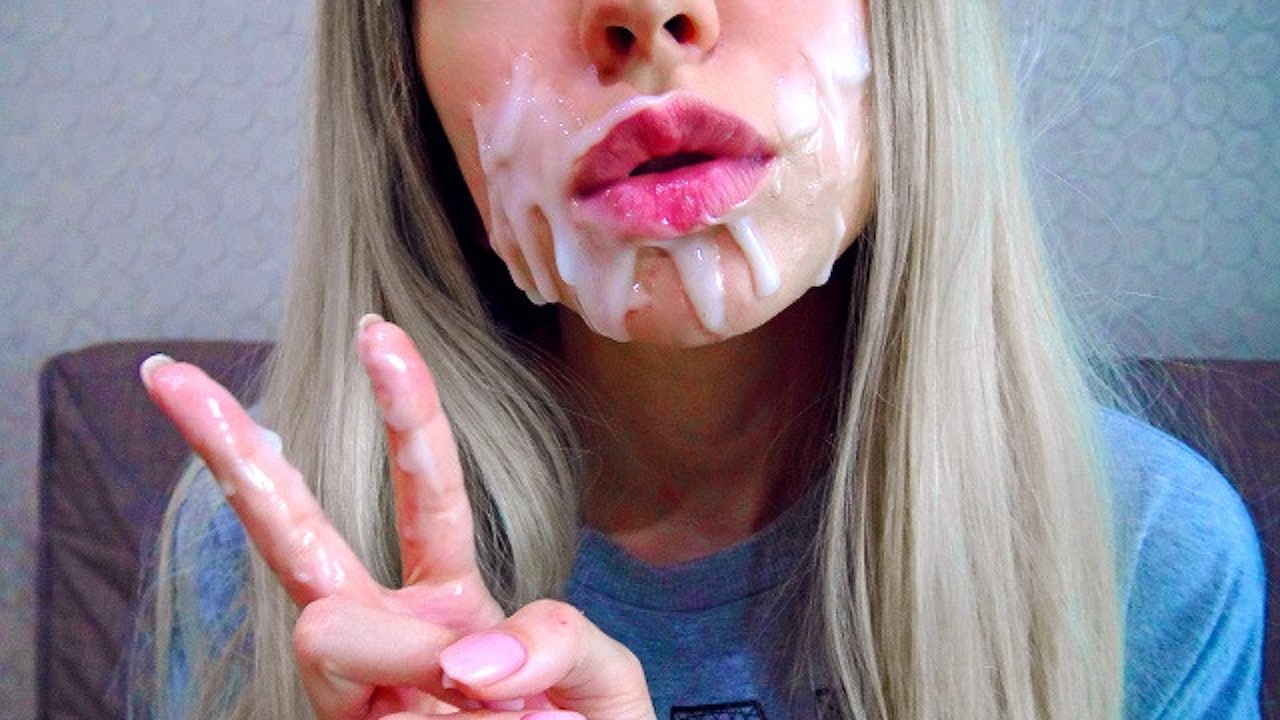 Bella compagna di classe chiede di fare un pompino. Vengo due volte