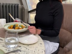 Публичная маструбация с Ловенс Луш в такси и в ресторане - Screenshot 10 of 16 - Stockings