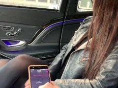 Публичная маструбация с Ловенс Луш в такси и в ресторане - Screenshot 8 of 16 - Adult Toys