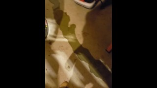 Inondare il pavimento del garage con piscio disperato - ftm