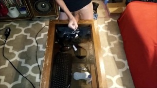 bigtallman дует большой груз на стеклянный стол!