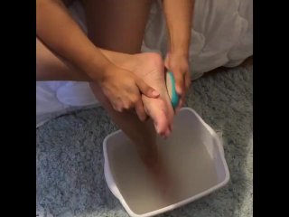 scrubbing, amateur, foot fetish, solo female