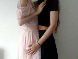Rosie et Alena S’habillent || Vrai Couple Lesbien Intime