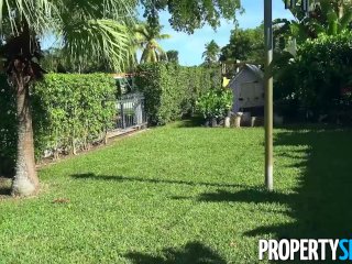 PropertySex Tenant busted avoiding her landlord's rent requests screenshot number 0
