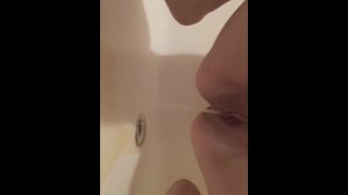 Callie Queen - Callie squats - First piss in tub clip