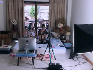 Webcamsterren Lisa Fox En Kira Foxxi Achter De Schermen. Elkaar Squirten
