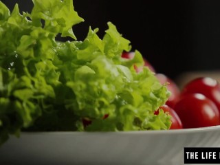 Cute teen fucks her pussy and ass with two zucchinis