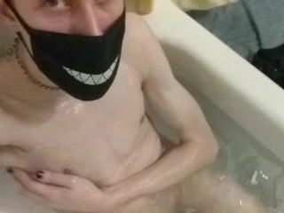 Хочешь принять ванну вместе со мной?