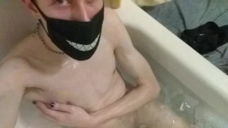 Хочешь принять ванну вместе со мной?