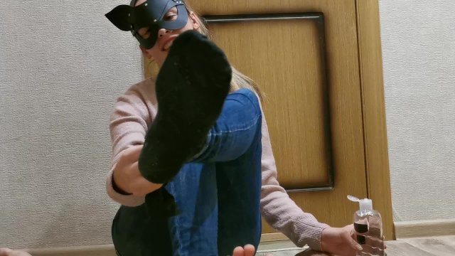 Best footjob on the floor