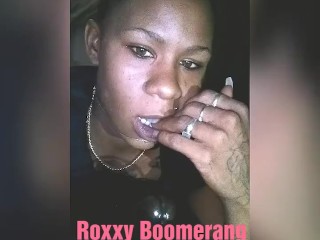 Ebony Bebé Roxxy Boomerang Chupa La Vida Shortie Mientras él Está En El Descanso