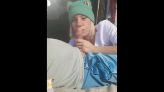 Hit-Skater-Küken liebt es, meinen Schwanz zu lutschen