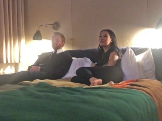 Asa Akira y Yo no Tengo Sexo En un Hotel
