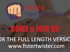 Redhead Fist Fucks Busty Blonde - Screenshot 15 of 16 - Masturbation