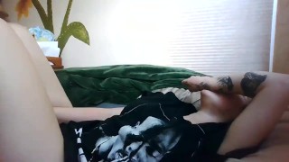 Teen Uses A New Vibrator To Make Herself Cum Extremely Hard