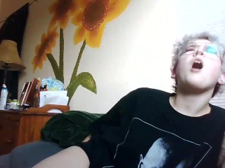  teen makes herself Cum very Hard with new Vibrator
