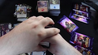 Hombre australiano grande consume todo MTG Eldraine Booster Box