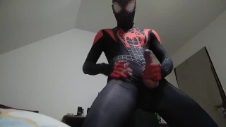 Masturbující Spiderman Cum