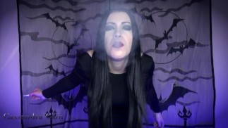 莫蒂西亚·亚当斯（Morticia Addams）崇拜我的烟