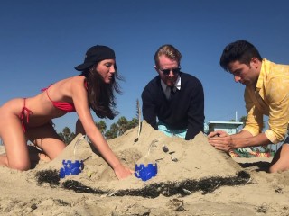 Любители строят замок из песка на пляже Ft. МойСладкоеЯблоко