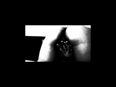 Sibel präsentiert sich in verschiedenen Posen mit verschiedenen Licht