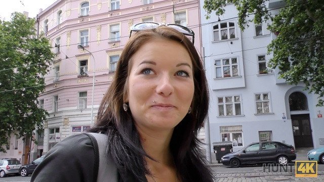 HUNT4K. El aventurero Denisse esta feliz de tener sexo por dinero en Praga